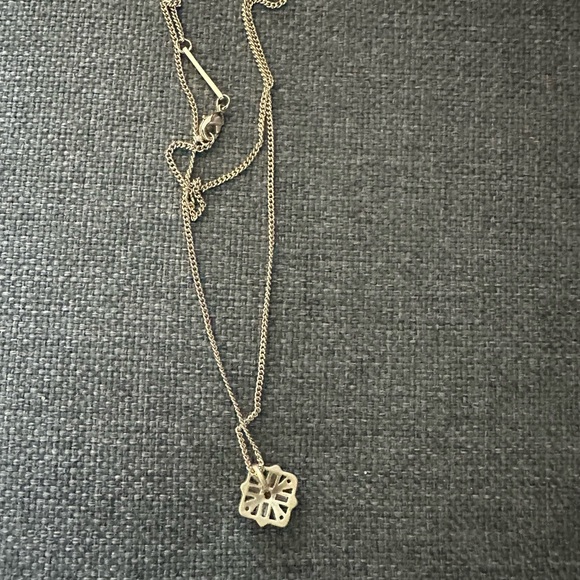 Kendra Scott Madison Necklace SMALL Pendant - Picture 3 of 4